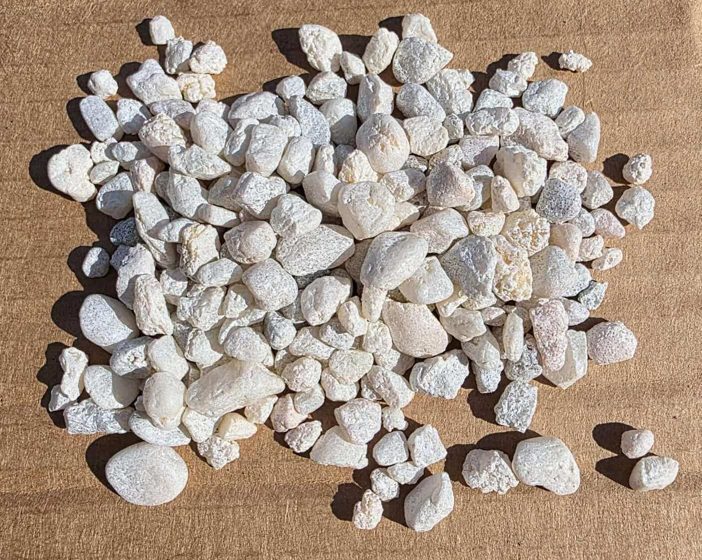 Small White/Light Grey Pebbles 8 oz